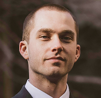 Analista de mercado cripto Thomas Whitfield, retrato de experto en trading