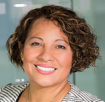 Claire Ashford, directora de cumplimiento y especialista financiera, retrato.